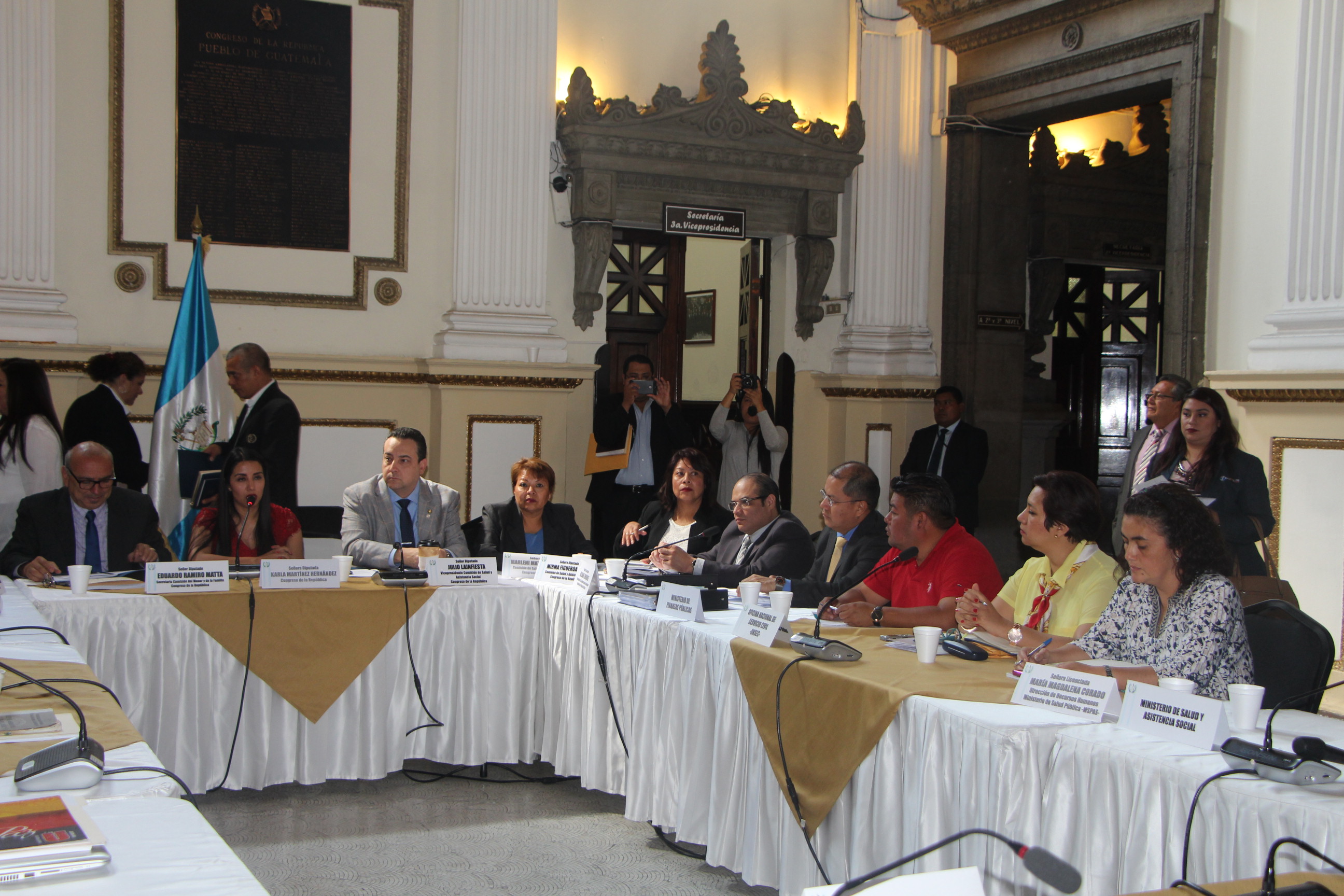 Avanza proceso de dignificación a profesionales de salud